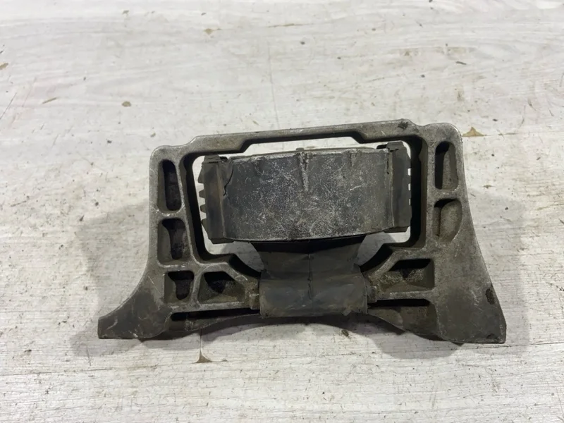Опора двигателя правая Ford Focus 2 (08-11)