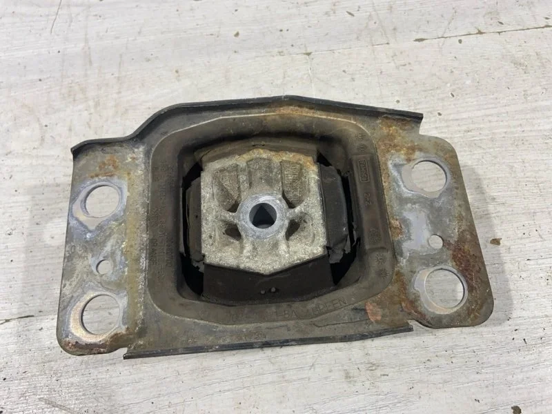 Опора двигателя левая Ford Mondeo 4 (07-14)