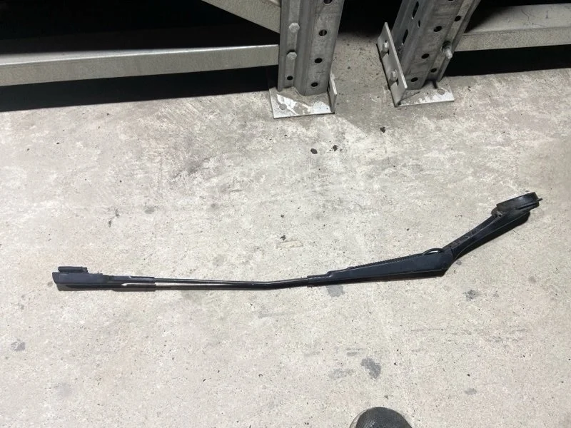 Поводок стеклоочистителя передний левый Ford Focus