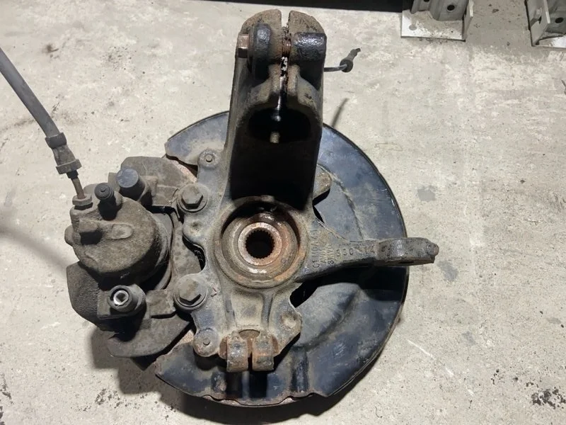 Кулак поворотный передний правый Ford Focus 3