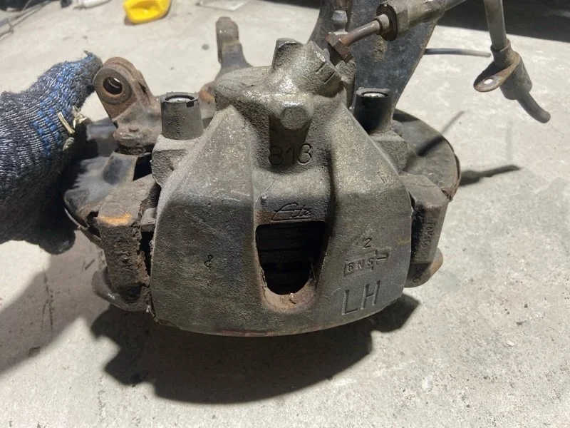 Суппорт передний левый Ford Focus 3 (14-19)