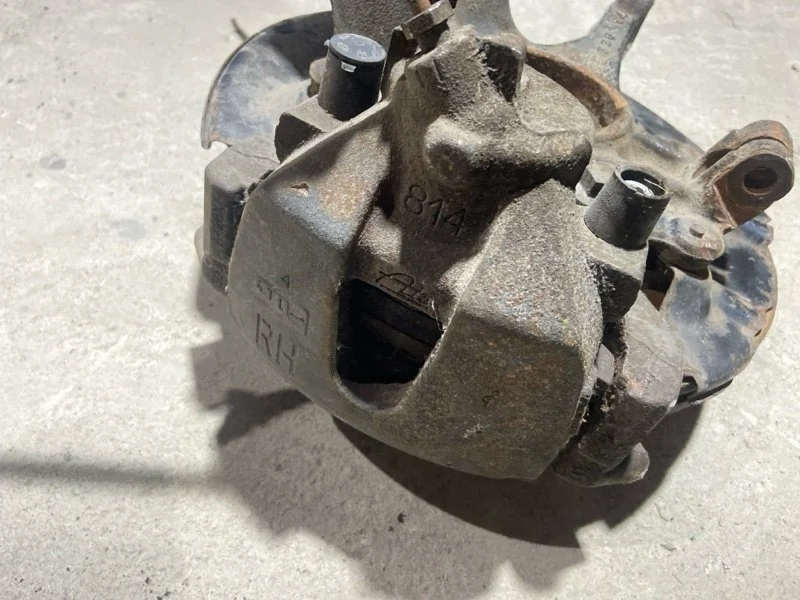 Суппорт передний правый Ford Focus 3 (14-19)