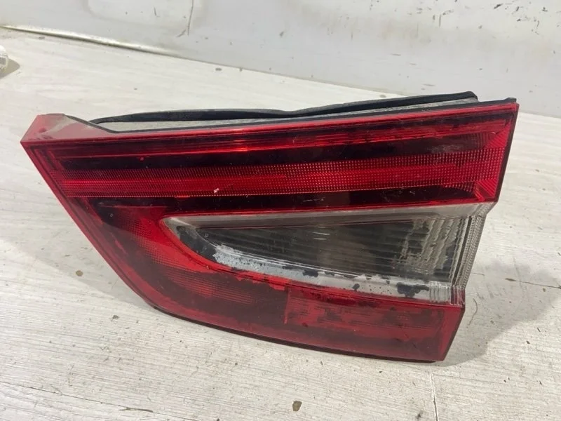 Фонарь задний внутренний правый Ford Galaxy