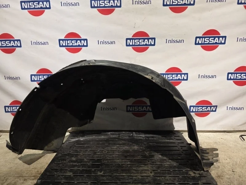 Подкрылок Nissan Navara 2012 63840EB000 D40 YD25, передний правый