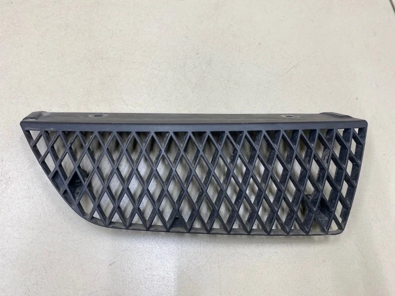 Решетка радиатора правая Mitsubishi Lancer 9 CS