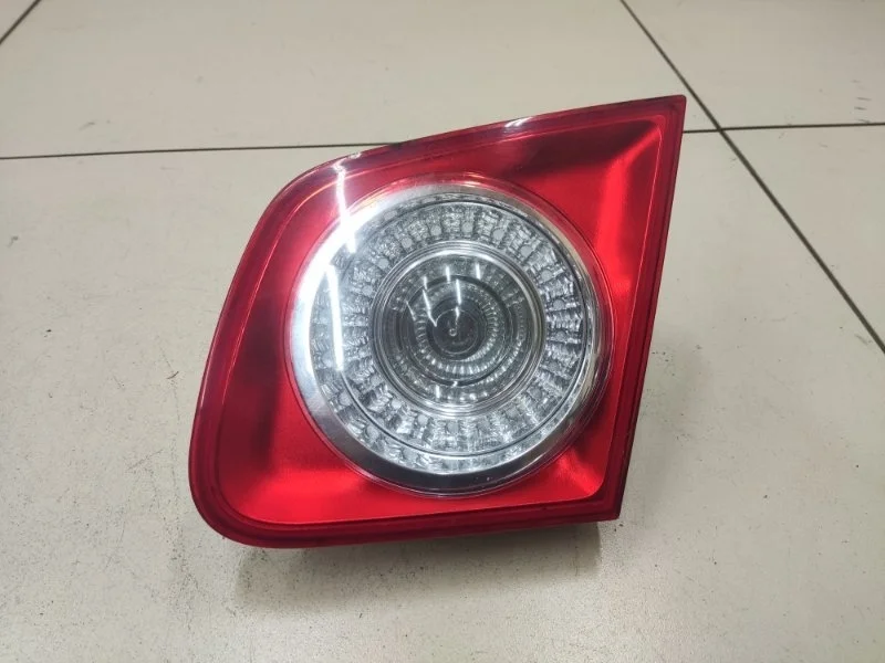 Фонарь внутренний задний правый Volkswagen Jetta 5