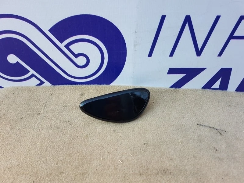 Крышка форсунки фароомывателя передняя правая