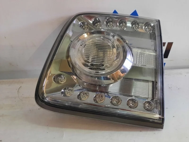 Фонарь в крышку багажника задний правый NISSAN