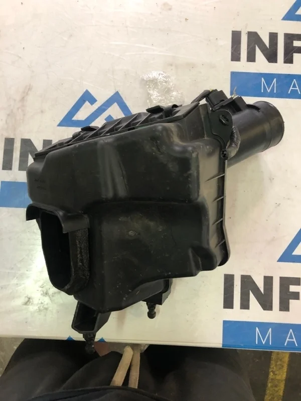 Корпус воздушного фильтра правый INFINITI G37 CV36