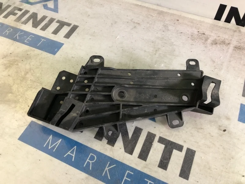Кронштейн направляющая фары левый INFINITI M37 Y51