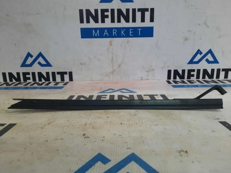 Направляющая стекла задняя правая INFINITI QX70