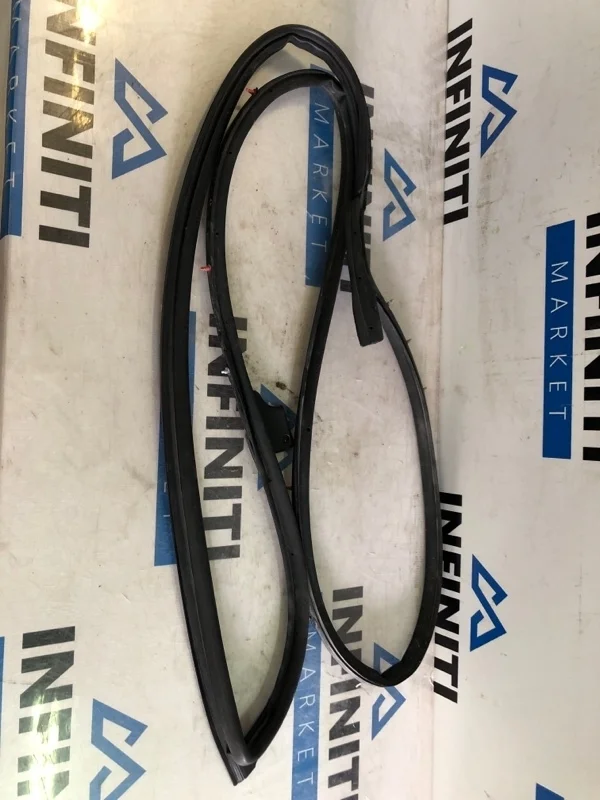 Резинка двери уплотнительная передняя левая