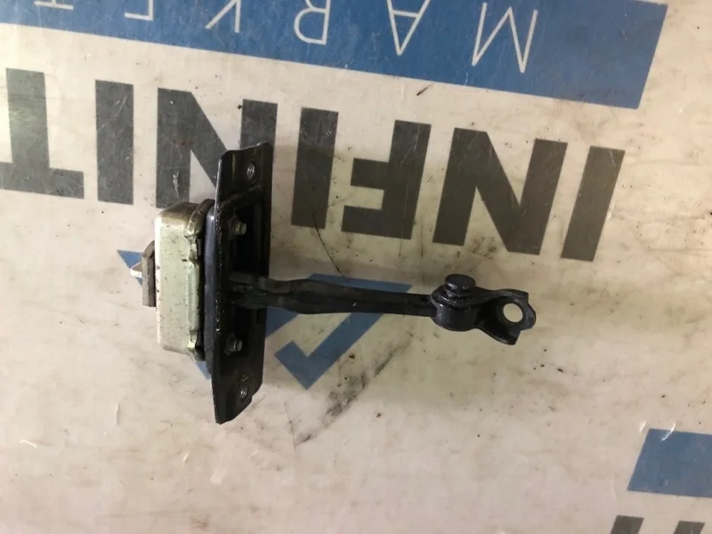 Ограничитель двери передний левый INFINITI QX70