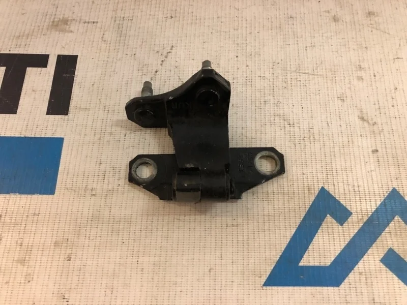 Петля двери верхняя задняя правая INFINITI QX70