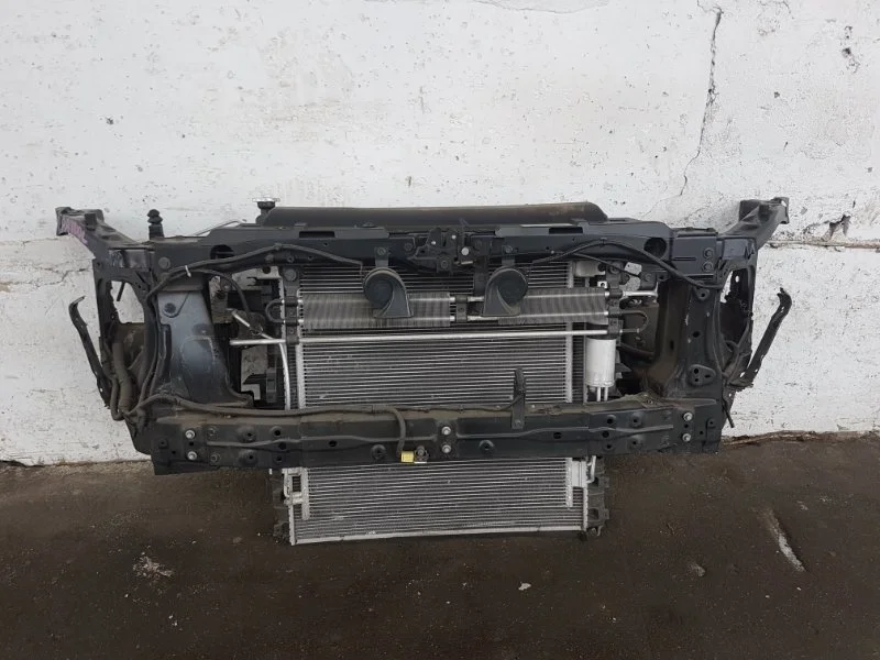 Панель передняя (телевизор) INFINITI QX80 Z62