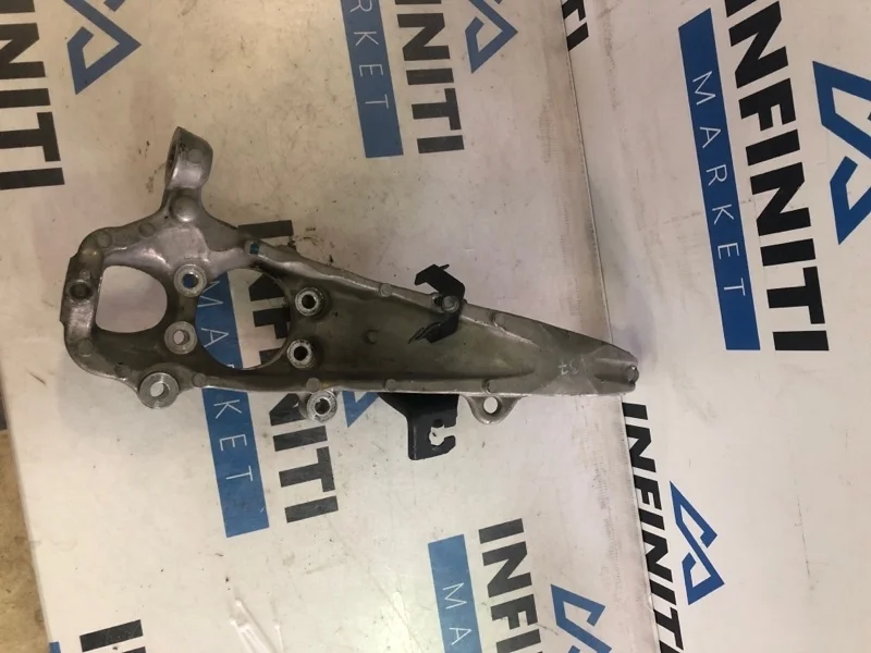 Кулак поворотный ( цапфа ) передний левый INFINITI