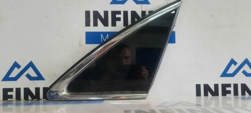 Форточка заднего крыла задняя правая INFINITI QX70
