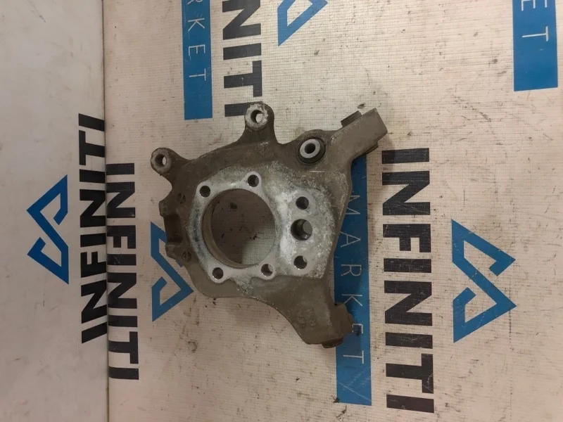 Кулак задний правый INFINITI QX70 S51 VQ37VHR