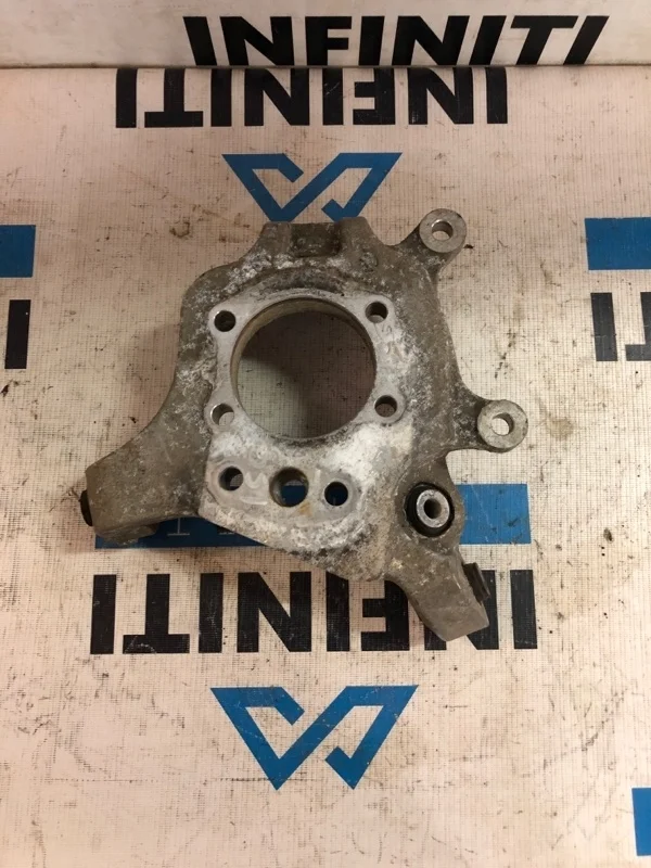 Кулак задний правый INFINITI QX70 S51 VQ37VHR