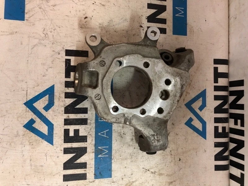 Кулак задний правый INFINITI QX70 S51 VQ37VHR