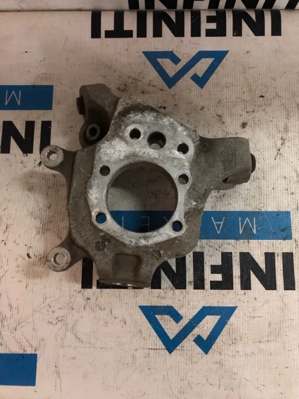 Кулак задний правый INFINITI QX70 S51 VQ37VHR