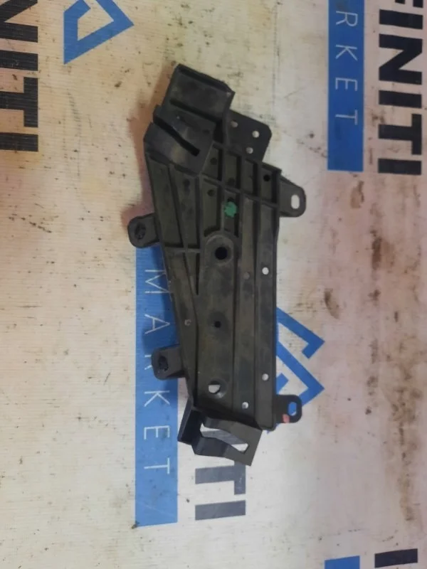 Кронштейн направляющая фары левый INFINITI Q70 Y51