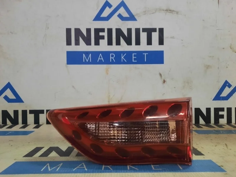 Фонарь в крышку багажника задний правый INFINITI