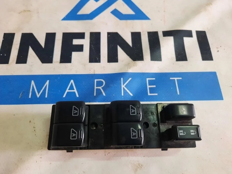 Блок кнопок управления стеклоподъемниками передний