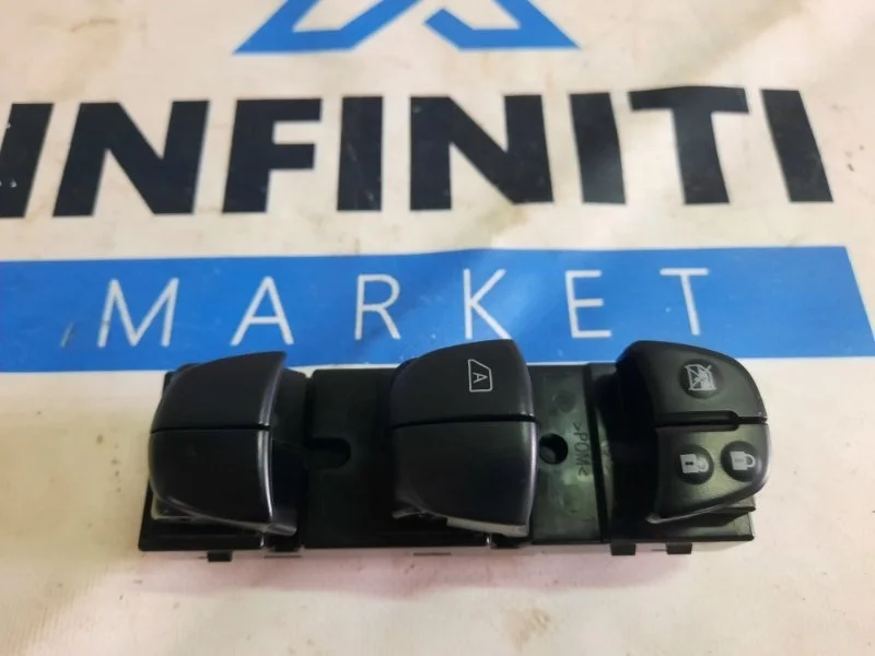 Блок кнопок управления стеклоподъемниками передний