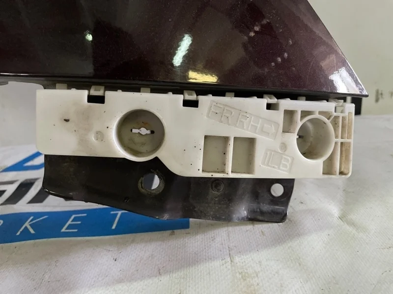 Кронштейн крыла (крепление) передний правый NISSAN