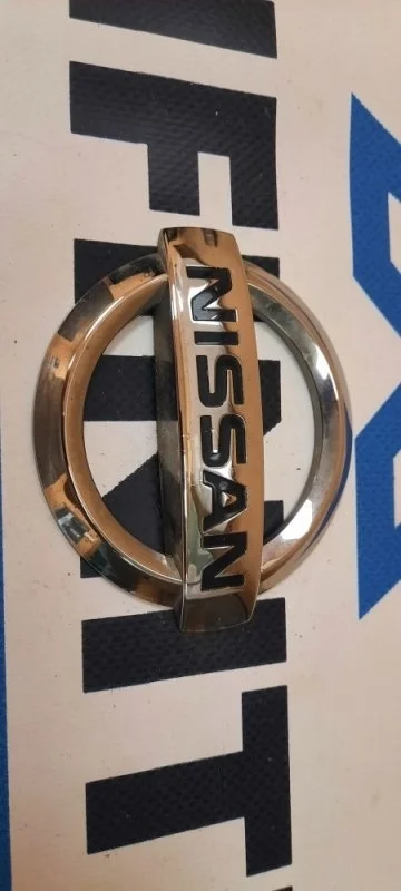 Эмблема крышки багажника NISSAN TEANA J32