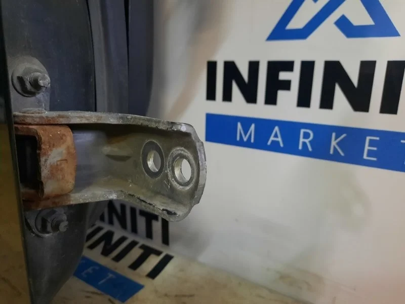 Петля двери нижняя передняя правая INFINITI QX80