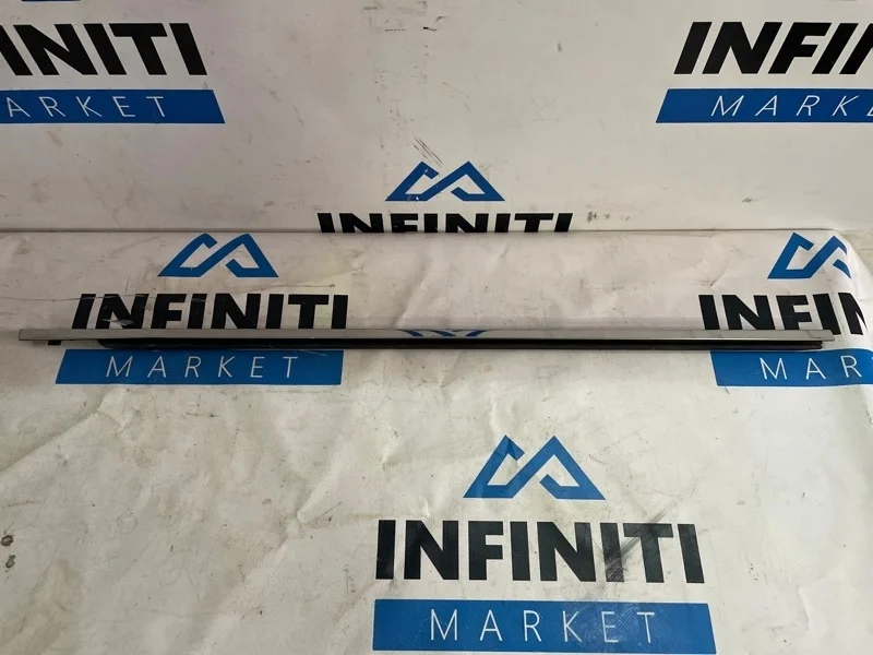 Молдинг двери центральный передний правый INFINITI