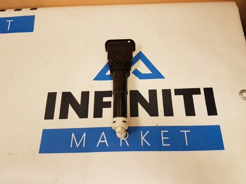 Форсунка омывателя фар правая INFINITI QX56 Z62