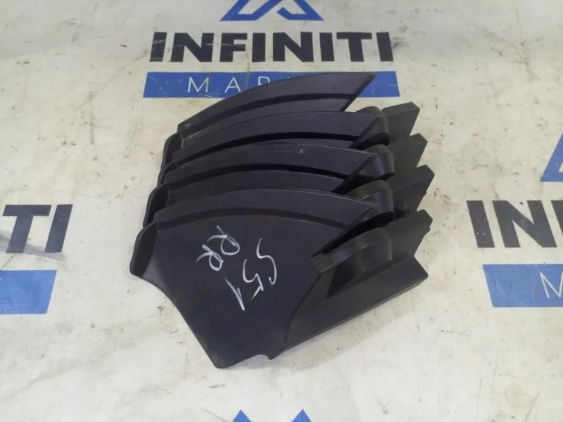 Накладка фонаря задняя правая INFINITI QX70 S51