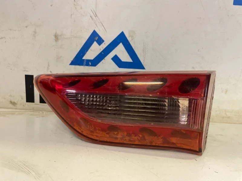 Фонарь в крышку багажника правый INFINITI QX70 S51