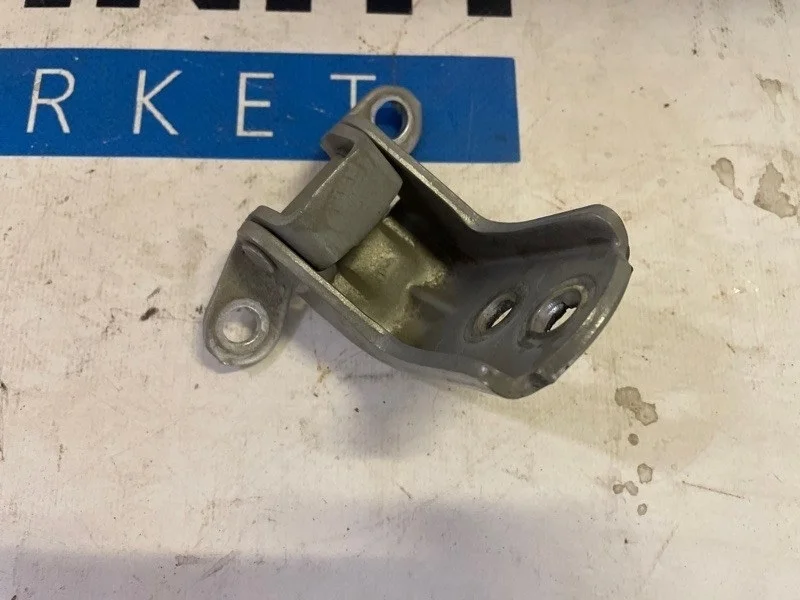 Петля двери верхняя передняя левая INFINITI QX80