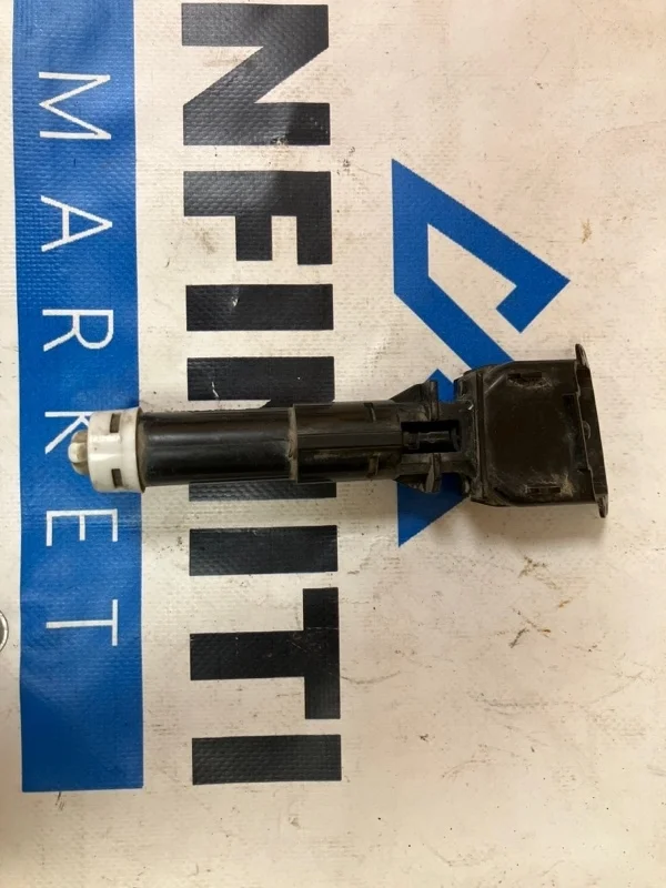 Форсунка омывателя фар правая INFINITI M37 Y51