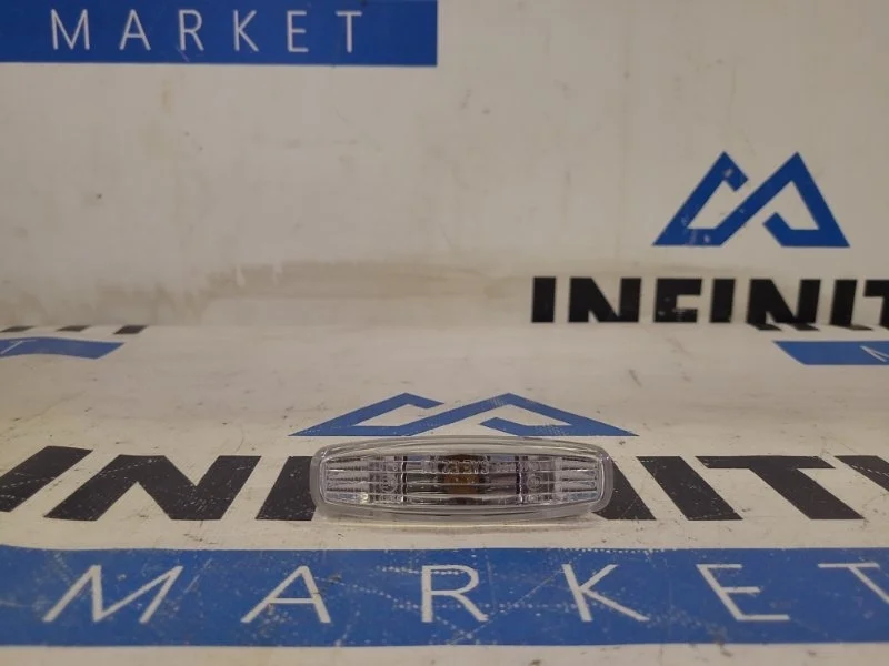 Повторитель указателя поворота крыла INFINITI