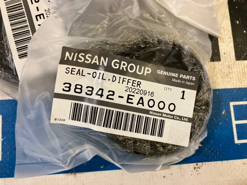 Сальник переднего редуктора левый INFINITI QX56