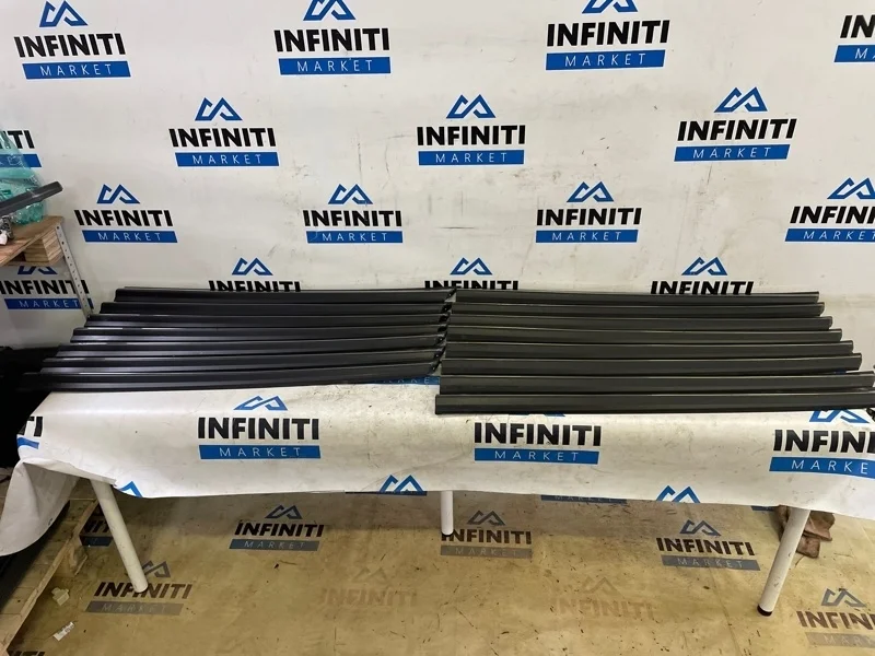 Молдинг двери нижний передний правый INFINITI QX70