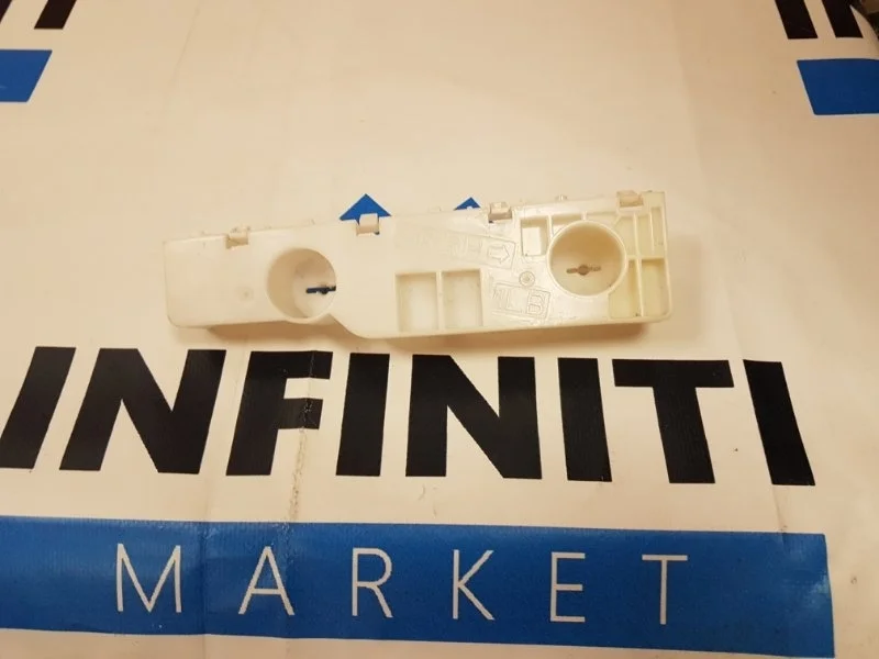 Кронштейн крыла (крепление) передний правый NISSAN