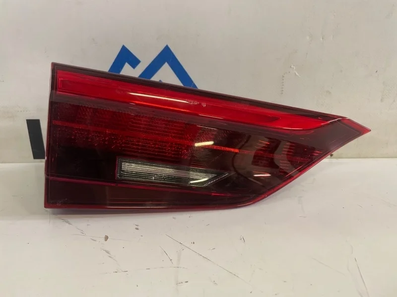 Фонарь в крышку багажника ( дверь багажника, пятую