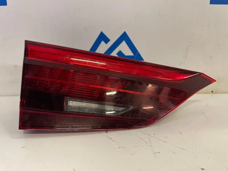 Фонарь в крышку багажника ( дверь багажника, пятую