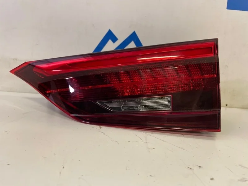 Фонарь в крышку багажника ( дверь багажника, пятую