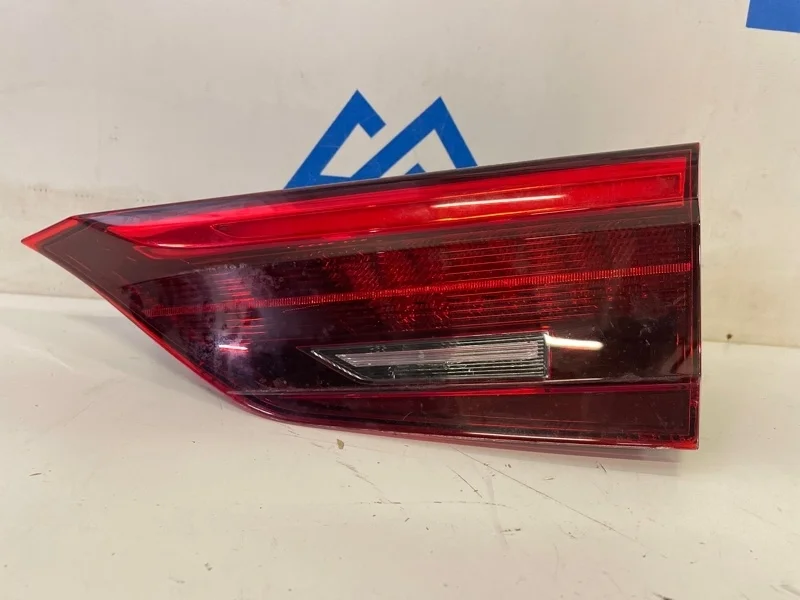 Фонарь в крышку багажника ( дверь багажника, пятую