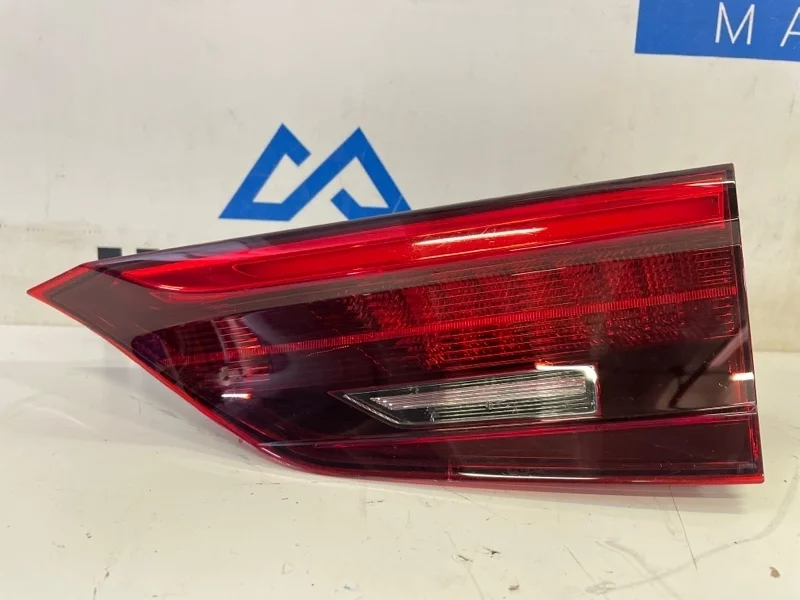 Фонарь в крышку багажника ( дверь багажника, пятую