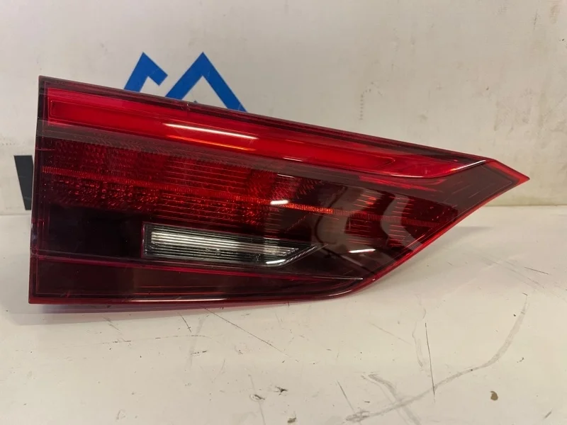 Фонарь в крышку багажника ( дверь багажника, пятую