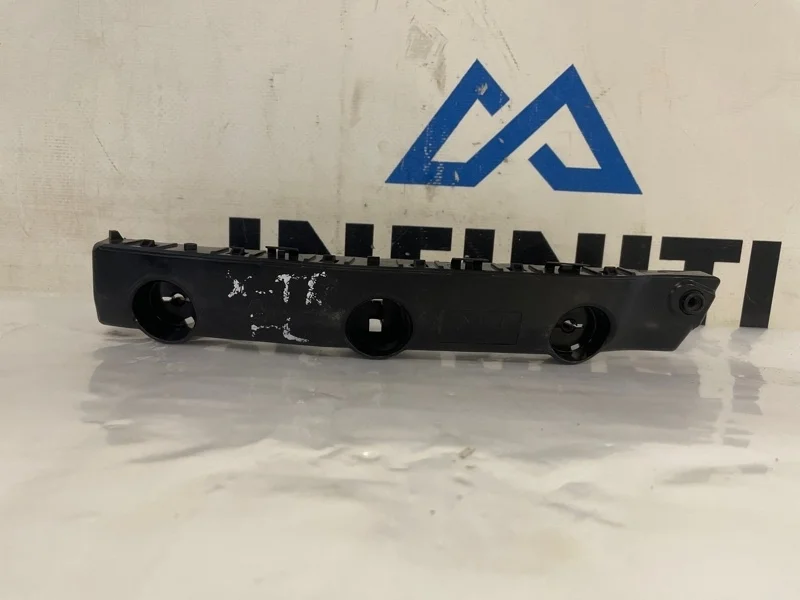 Кронштейн крыла (крепление) передний левый NISSAN