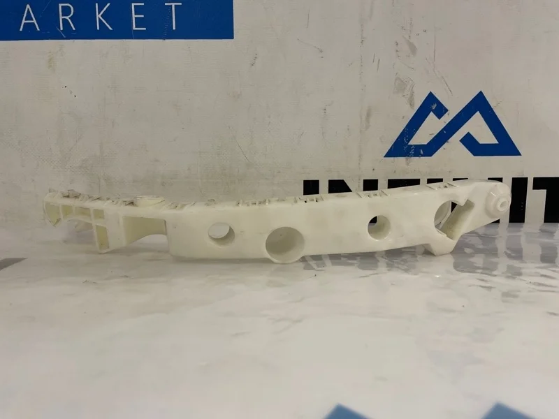 Кронштейн крыла (крепление) передний левый NISSAN